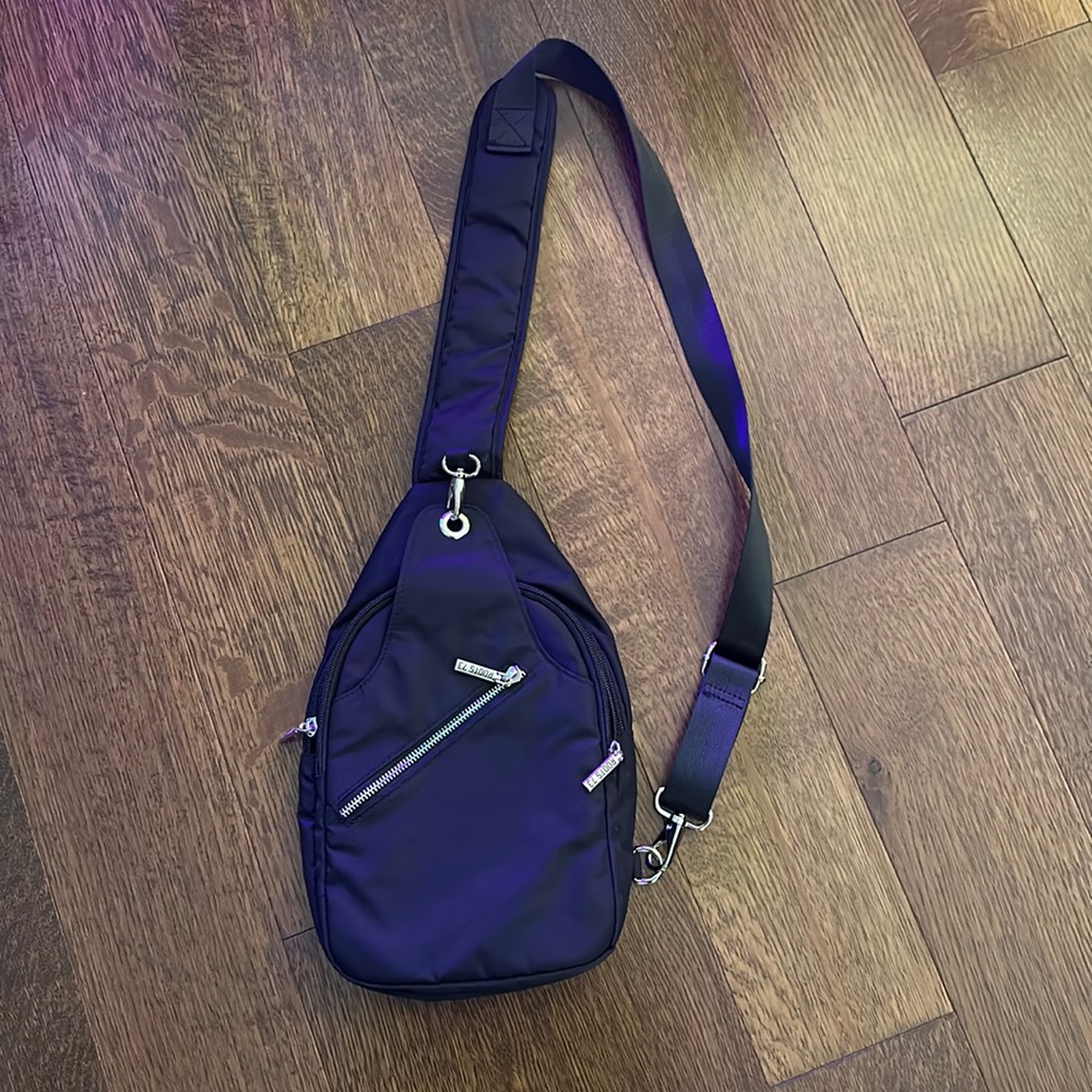 Roots crossbody bag